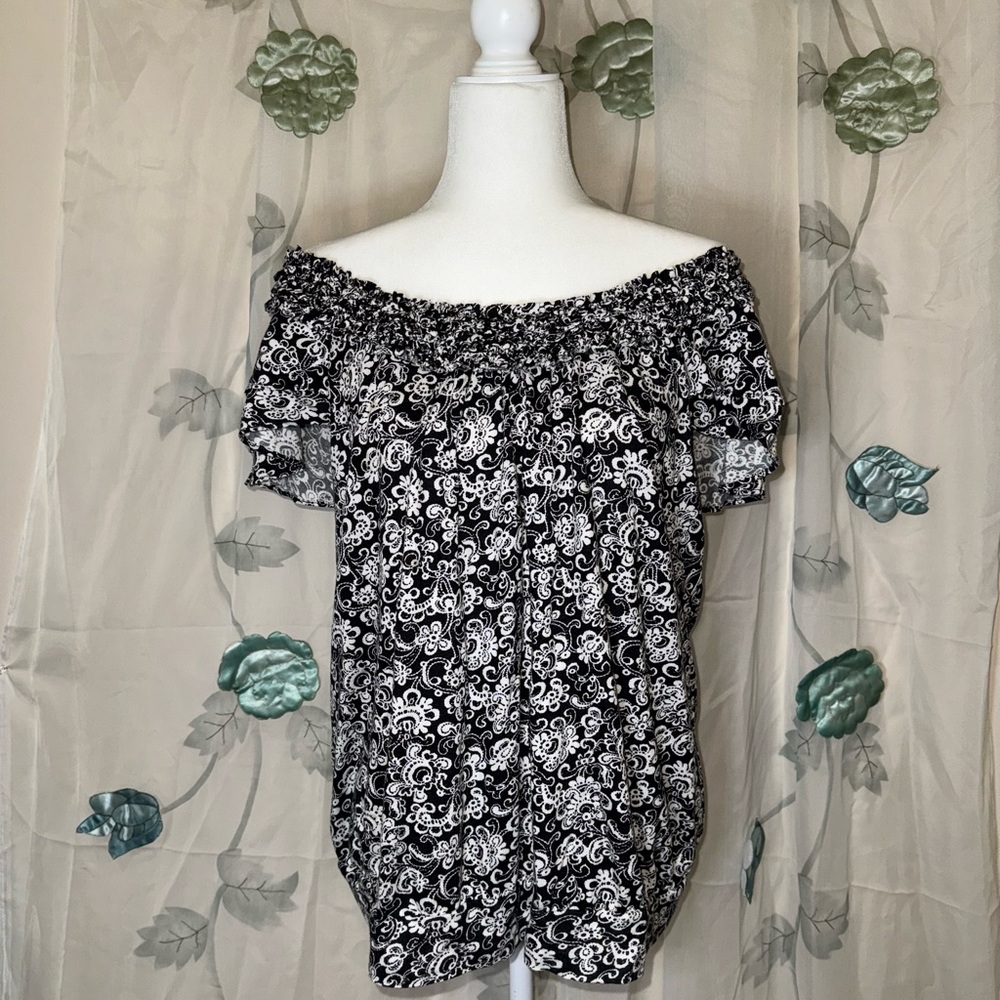 Women’s blouse Elle XL back white paisley pattern scrunch off shoulder detailing